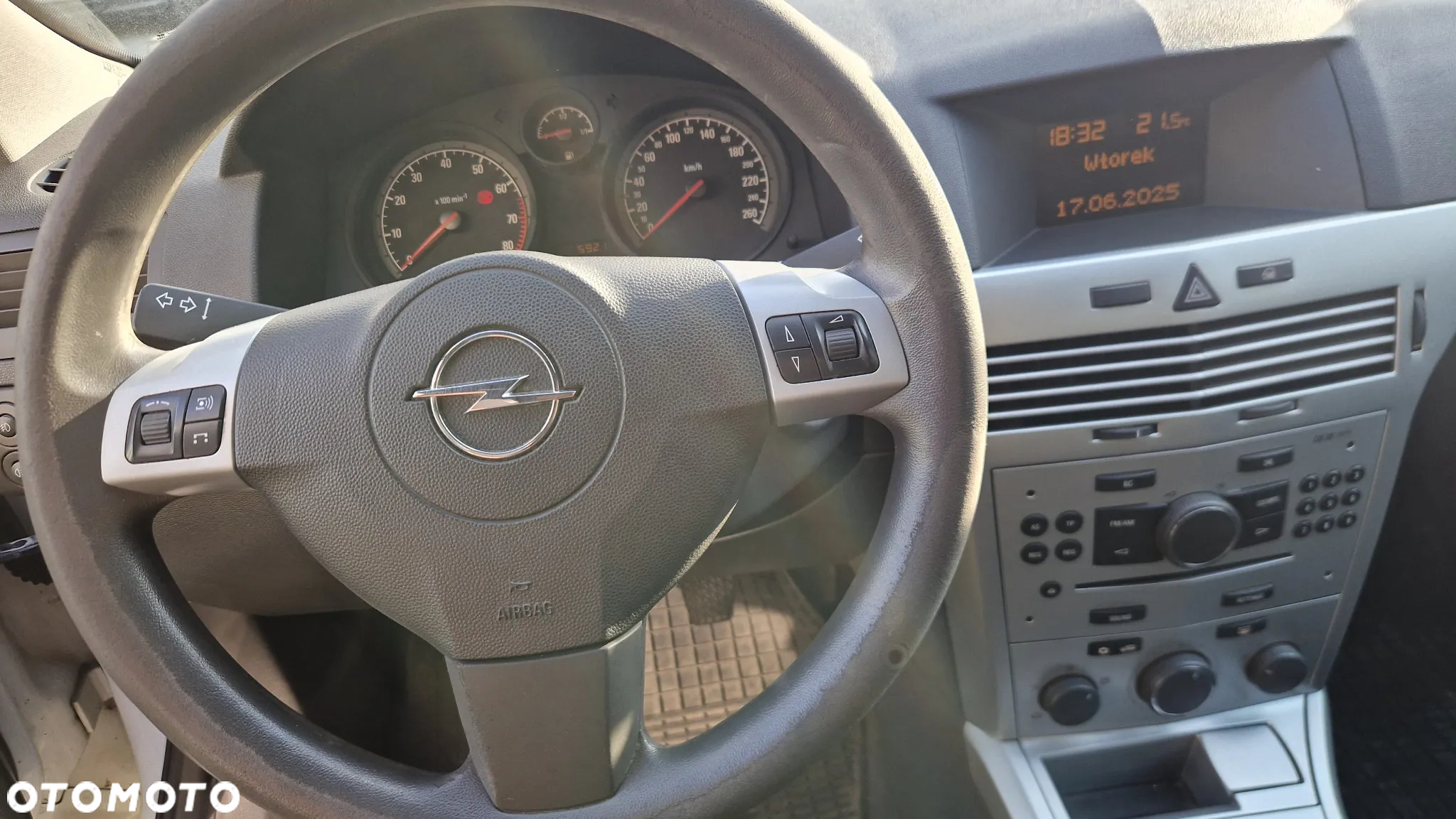 Opel Astra GTC 1.6 - 14