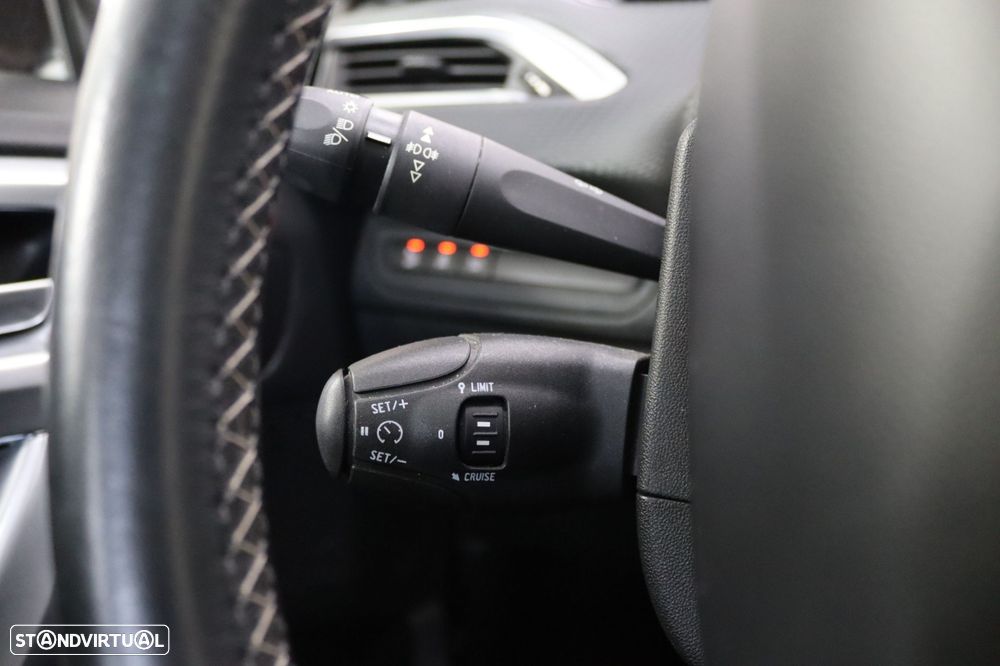 Peugeot 208 1.2 PureTech Allure - 12