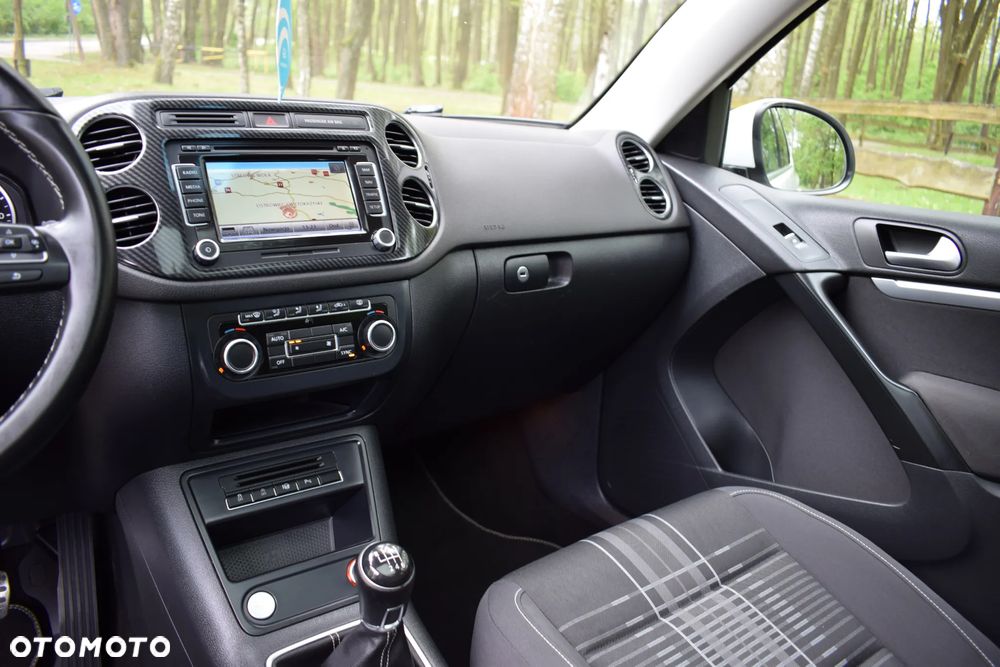 Volkswagen Tiguan 2.0 TDI DPF BlueMotion Technology Lounge Sport & Style - 15