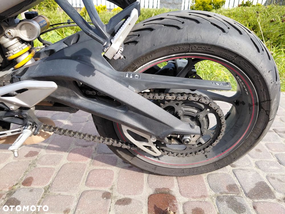 Triumph Street Triple - 22