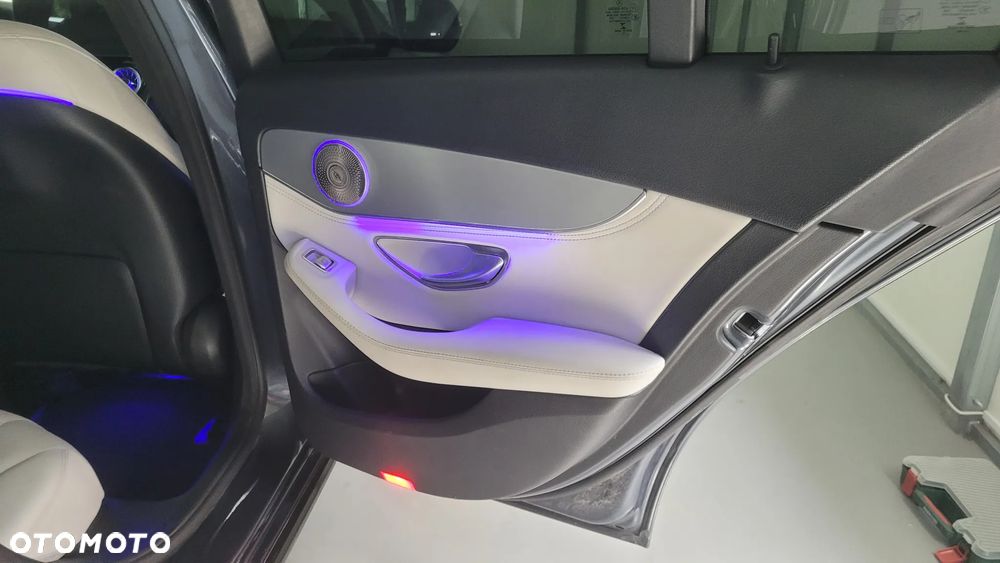 Mercedes-Benz Klasa C 300 7G-TRONIC - 23