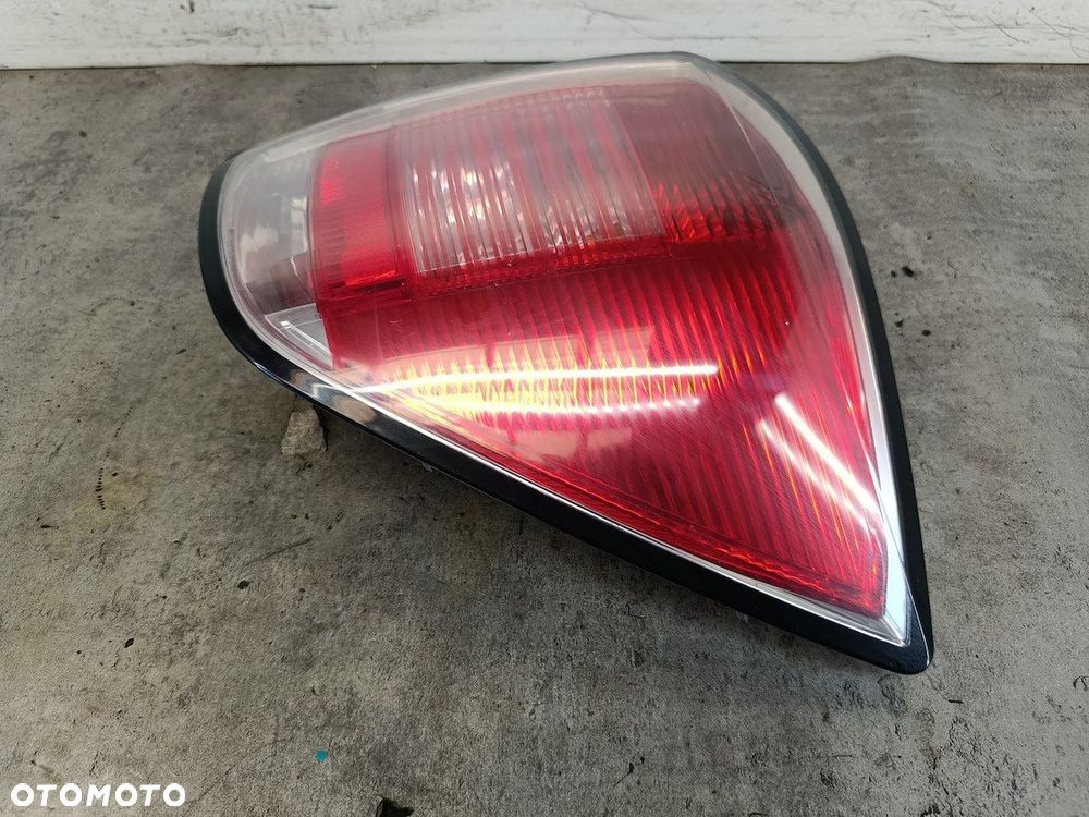 LAMPA TYLNA PRAWA OPEL ASTRA H 24451840 417002 KOMBI - 5