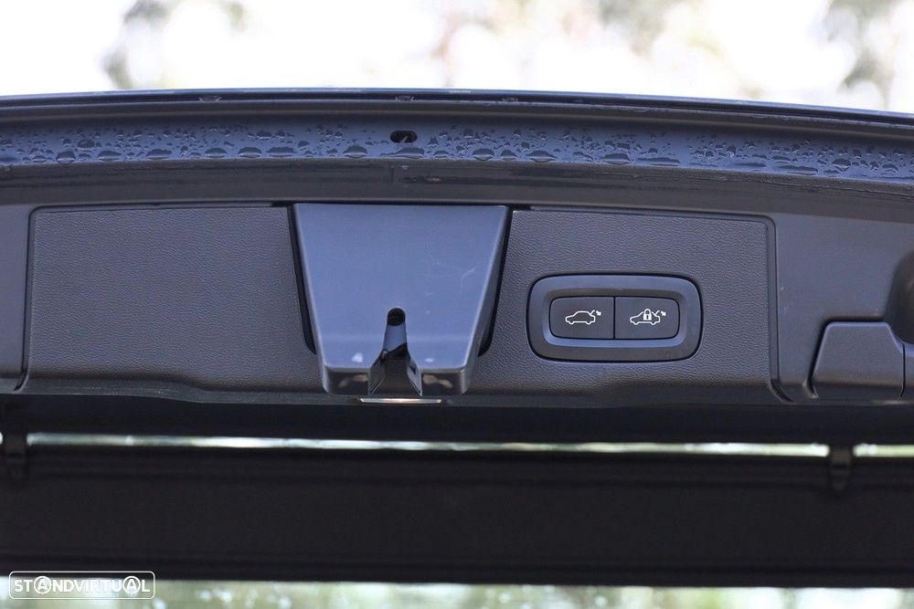 Volvo XC 60 2.0 T6 PHEV Inscription AWD - 7