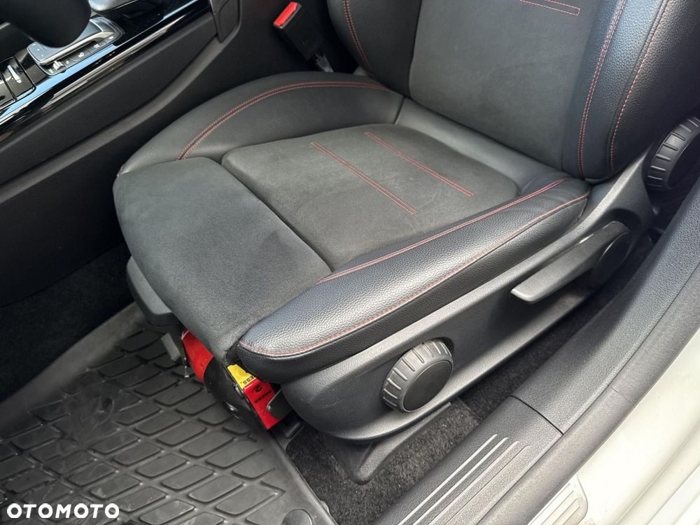 Mercedes-Benz CLA 200 7G-DCT AMG Line - 11
