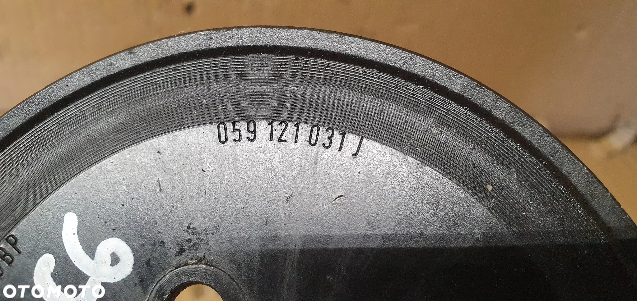 Koło pasowe pompy wody Audi A6 C6 2.7 TDI 059121031J - 5