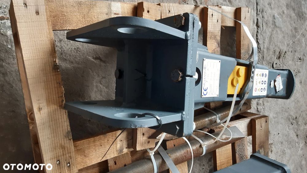 Młot wyburzeniowy hydrauliczny HM100 Mustang do koparki 1-2,5 , waga 75 kg - 4