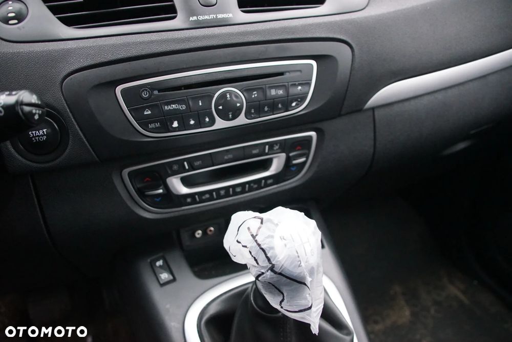 Auto na części - Renault Megane Scenic III 1.4 TCE 130 KM H4JA700 TENNJ 2011R Silnik Skrzynia Drzwi Klapa Zderzak Lampa Szyba Lusterko Klamka Deska Kokpit Sterownik Moduł Czujnik Licznik Wyświetlacz Kierownica Panel - 12
