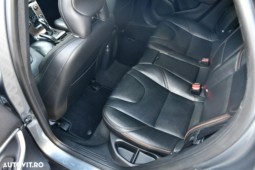 Volvo V40 D3 Geartronic Summum - 16