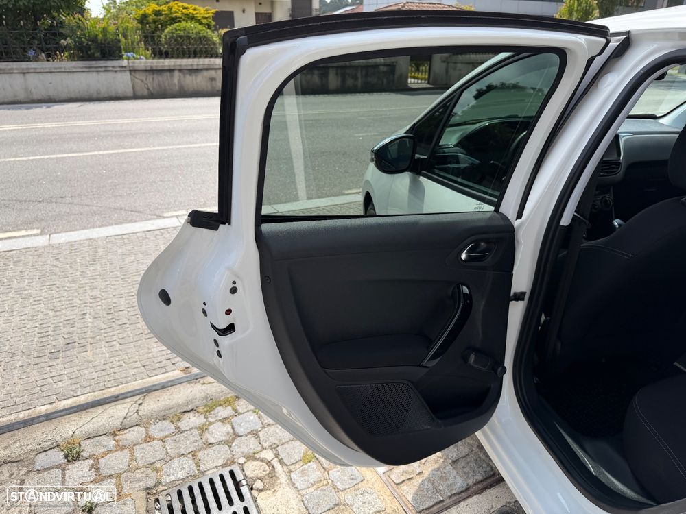 Peugeot 208 82 VTI Style — fotografia 31