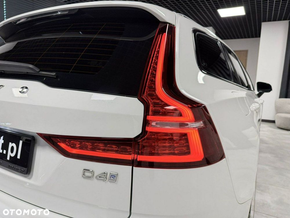 Volvo V60 D4 R-Design - 12