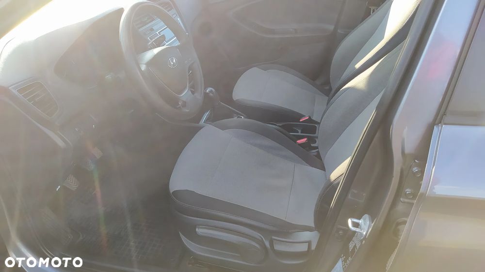 Hyundai i20 - 18