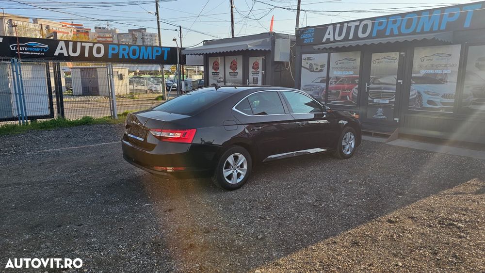 Skoda Superb 2.0 TDI DSG Premium Edition - 8