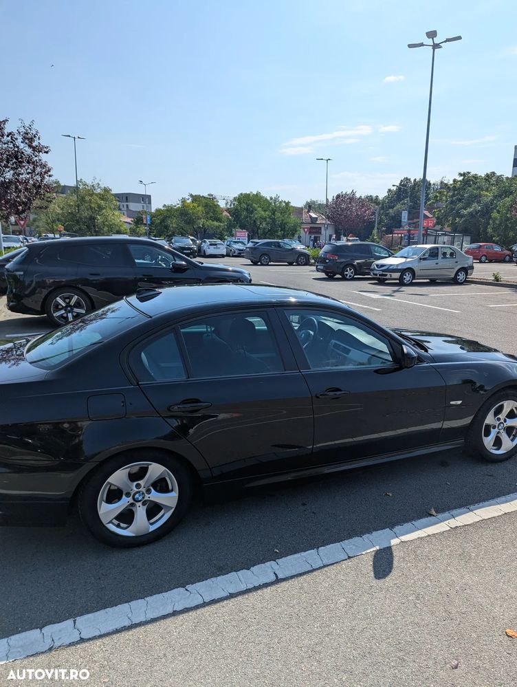 BMW 3 Series 2010 photo 2