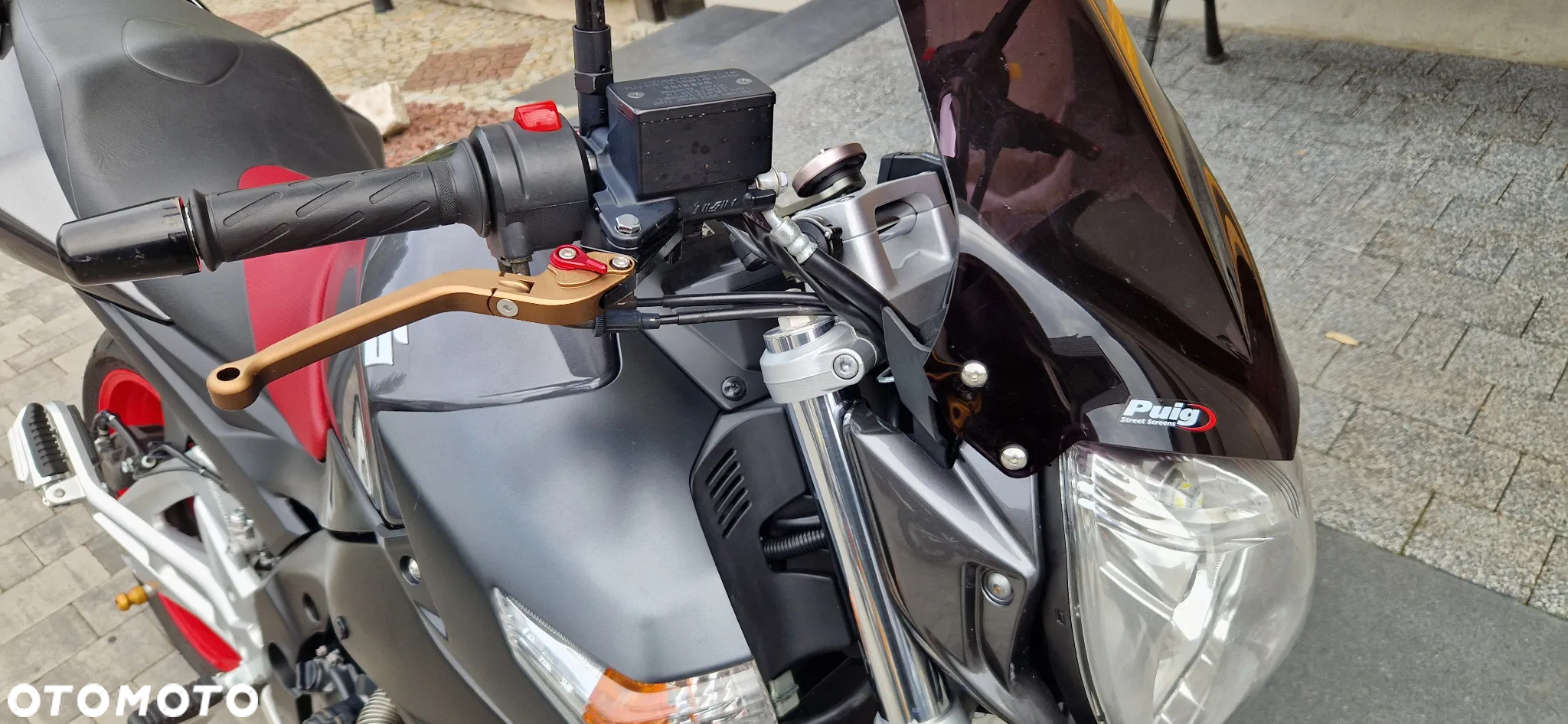 Suzuki GSR - 5