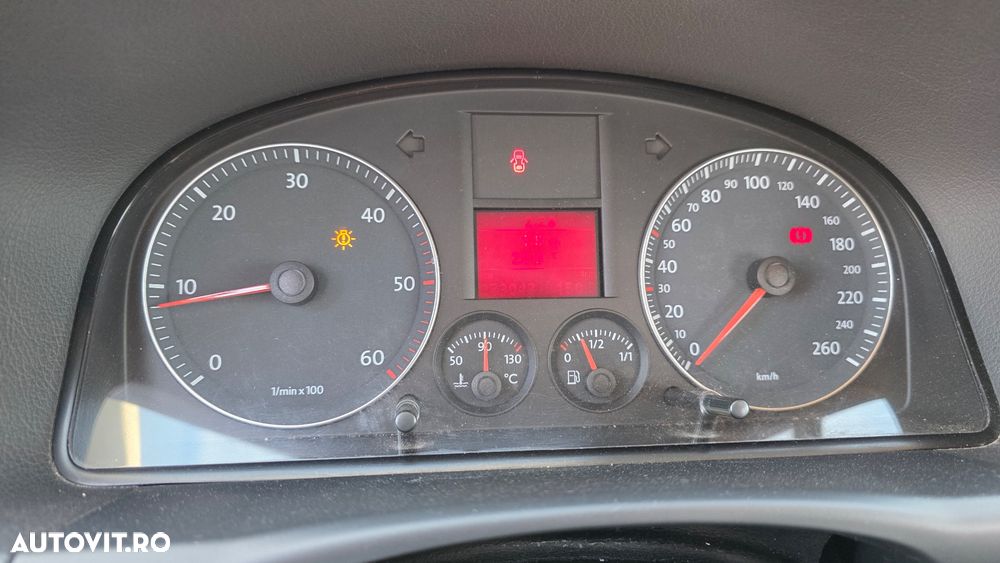 Volkswagen Touran - 25