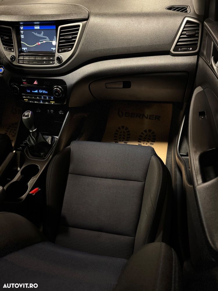 Hyundai Tucson blue 1.7 CRDi 2WD Style - 14