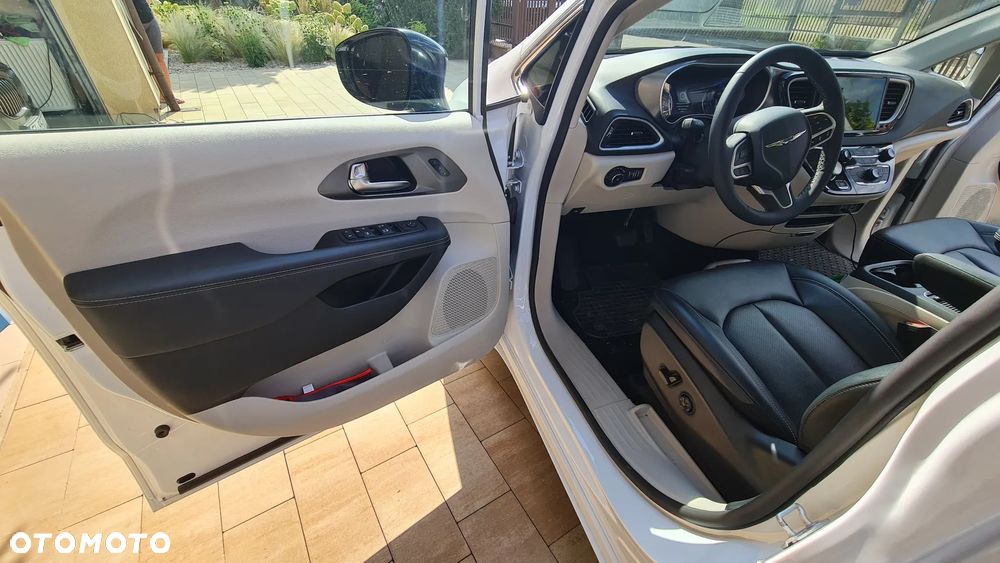 Chrysler Pacifica - 11