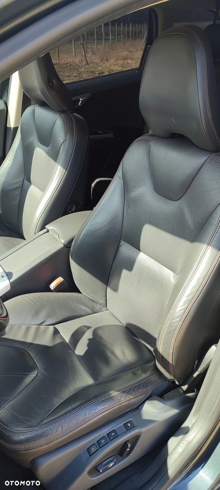 Volvo XC 60 D5 AWD - 11