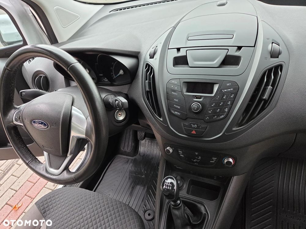 Ford Transit Courier - 28
