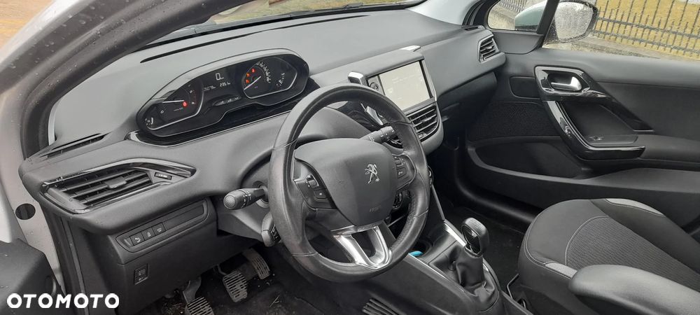 Peugeot 208 1.6 BlueHDi Active S&S - 11