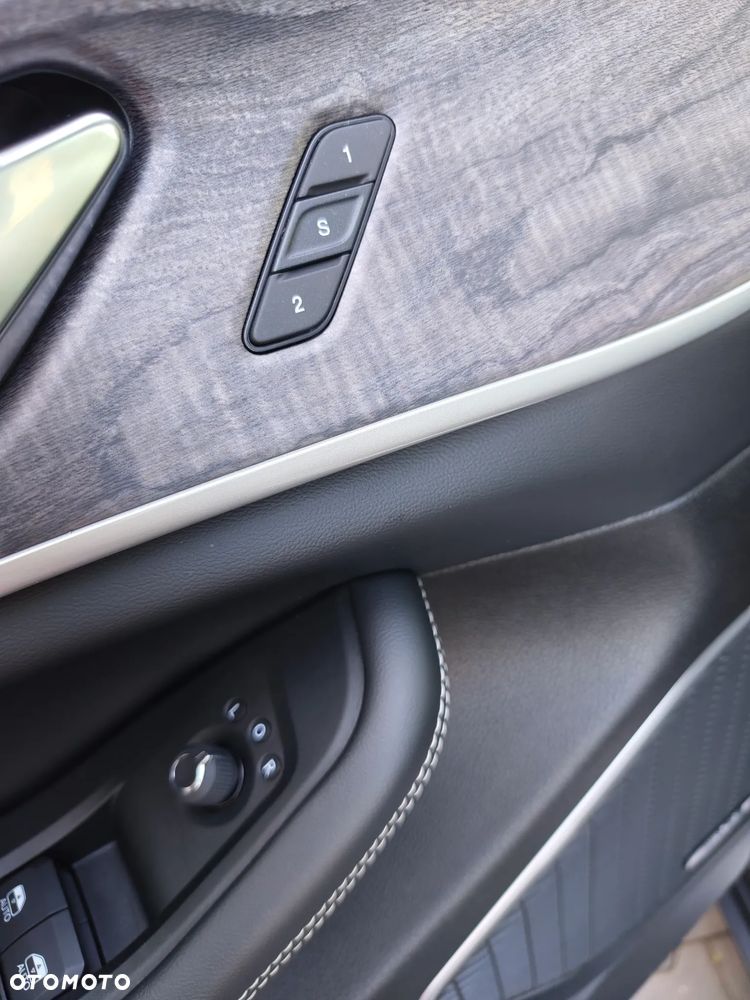 Jeep Grand Cherokee - 21