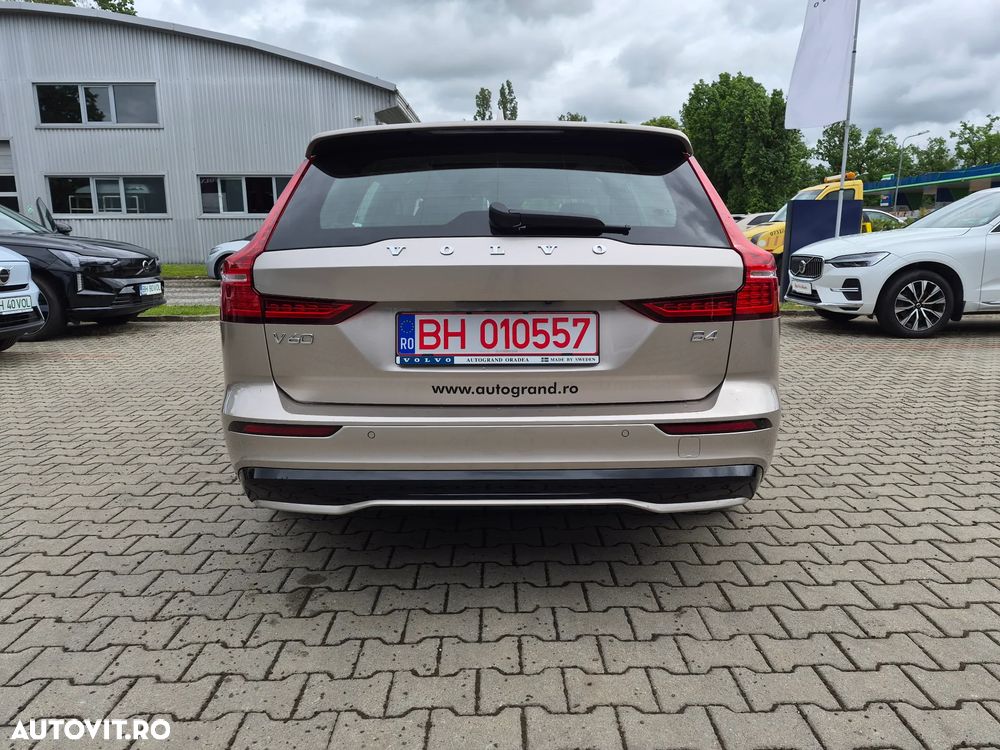 Volvo V60 B4 MHEV AT Plus Dark - 13