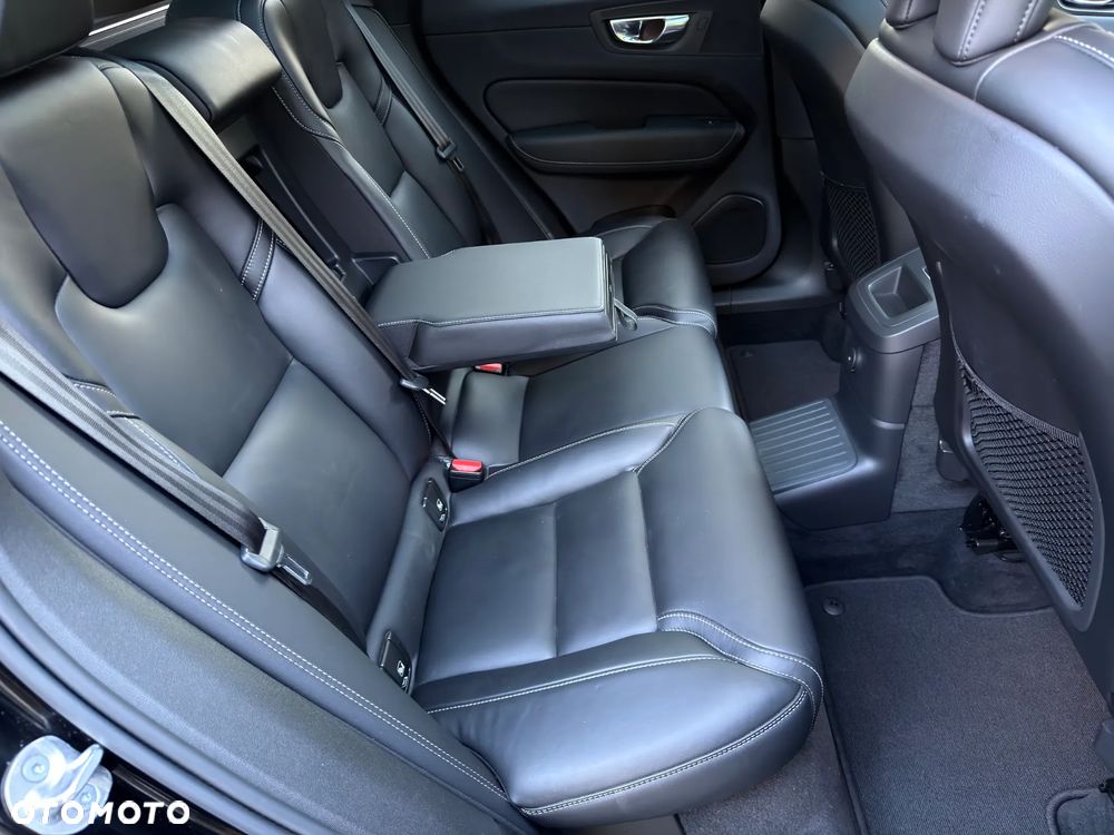 Volvo XC 60 T8 AWD Plus Dark - 22