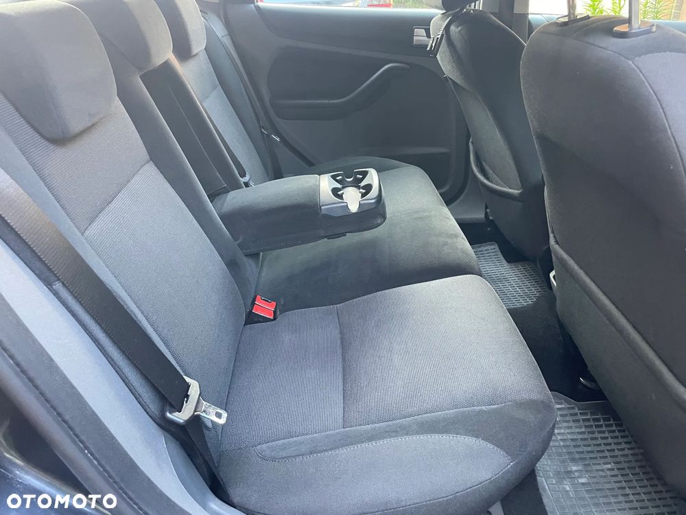 Ford Focus Ghia - 13