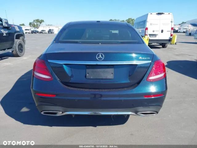 Mercedes-Benz Klasa E 300 9G-TRONIC - 13