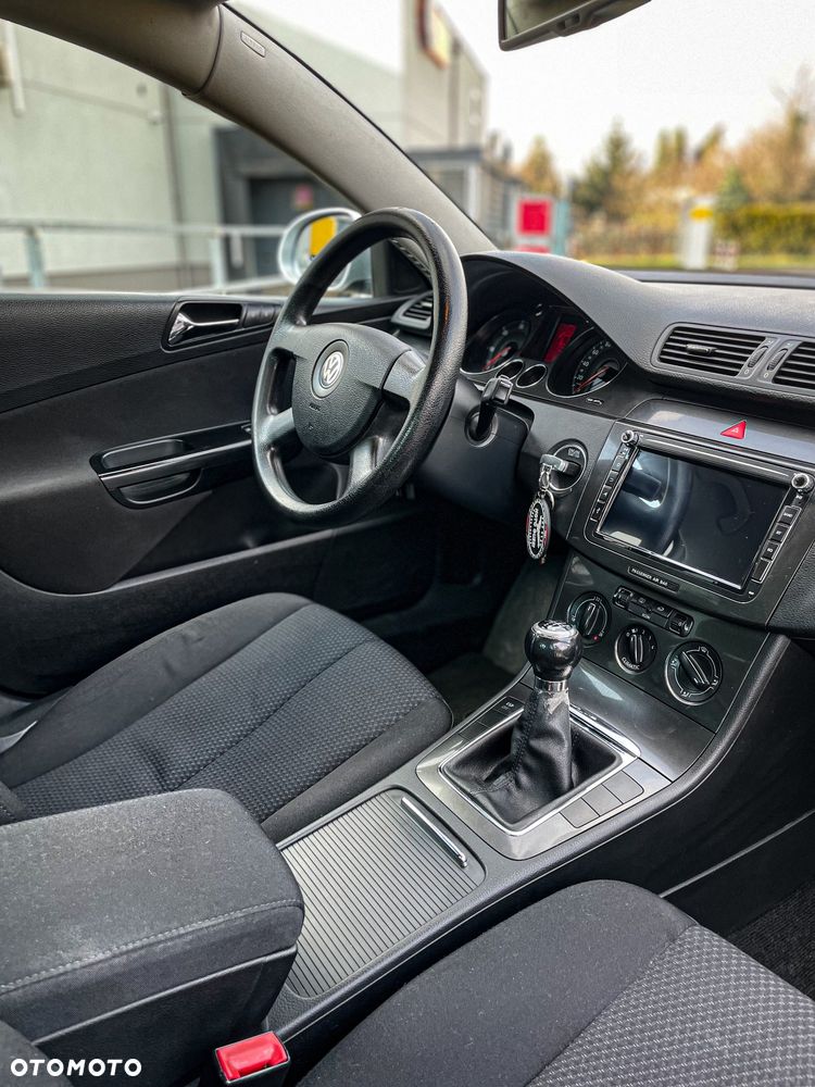 Volkswagen Passat 2.0 TDI Comfortline - 19