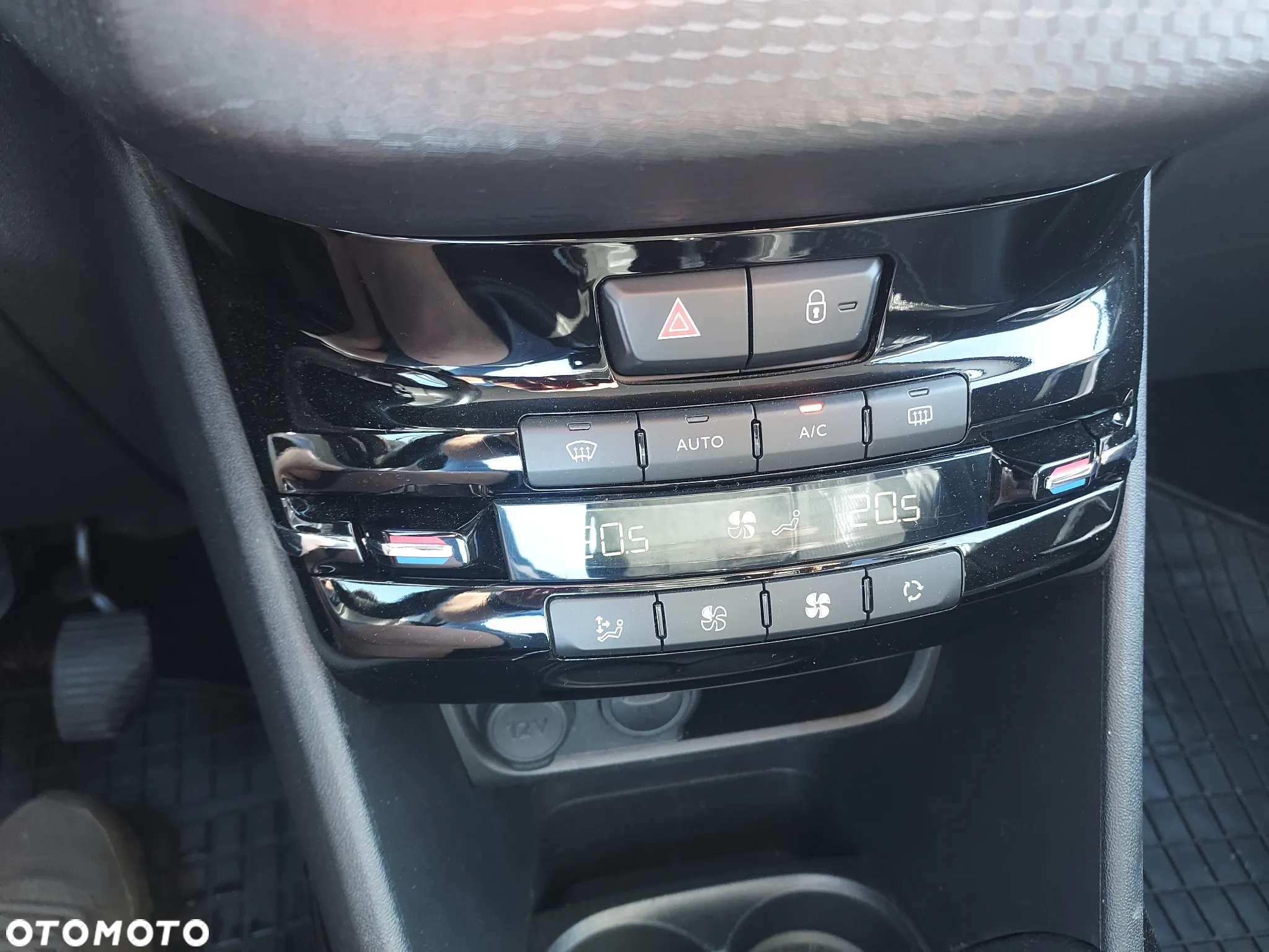 Peugeot 2008 1.5 BlueHDi Allure S&S - 14