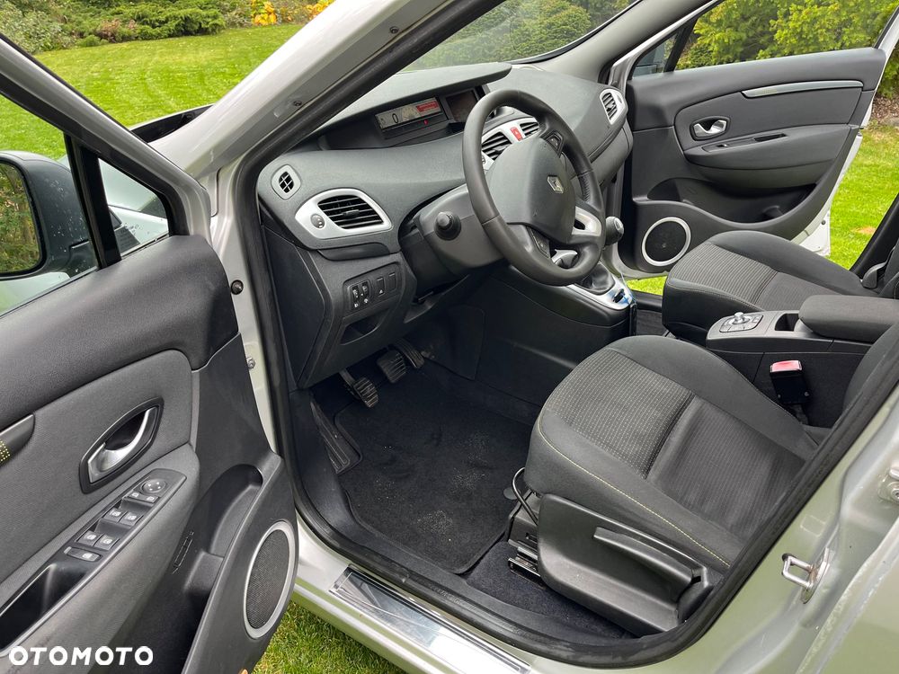 Renault Grand Scenic - 10