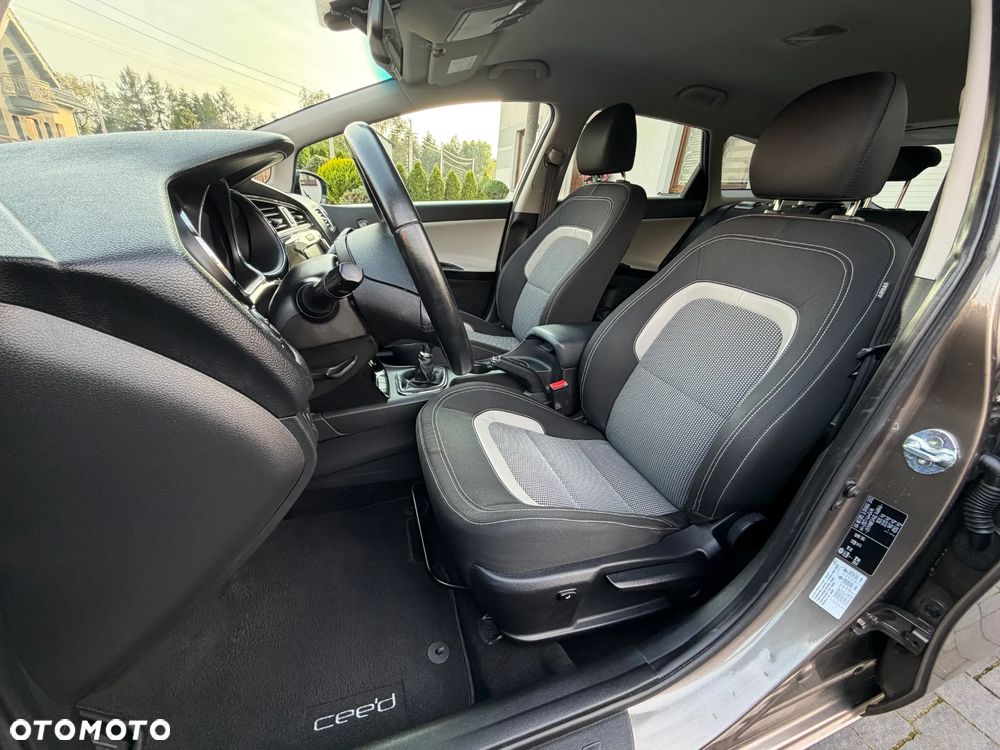 Kia Ceed 1.6 GDI ISG Dream-Team Edition - 16