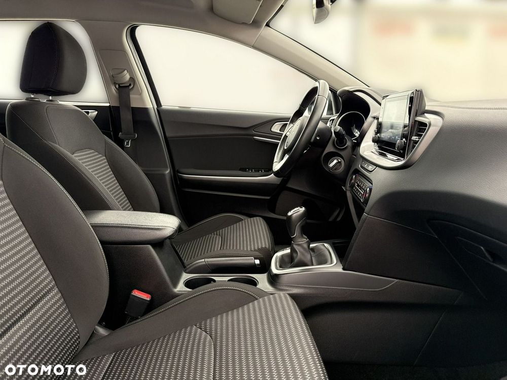 Kia Ceed - 23