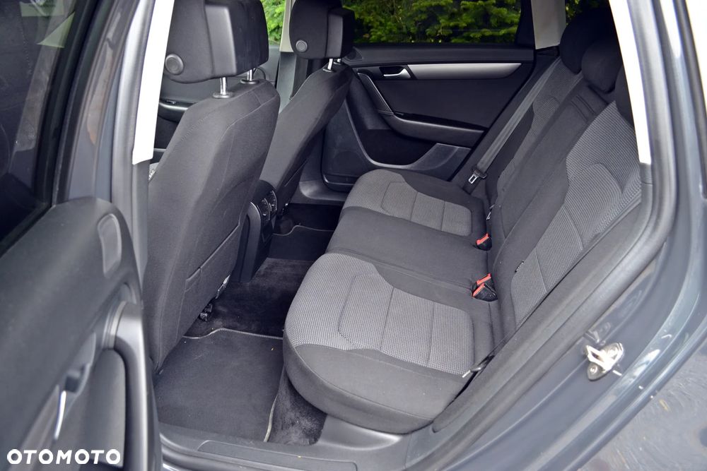 Volkswagen Passat - 14