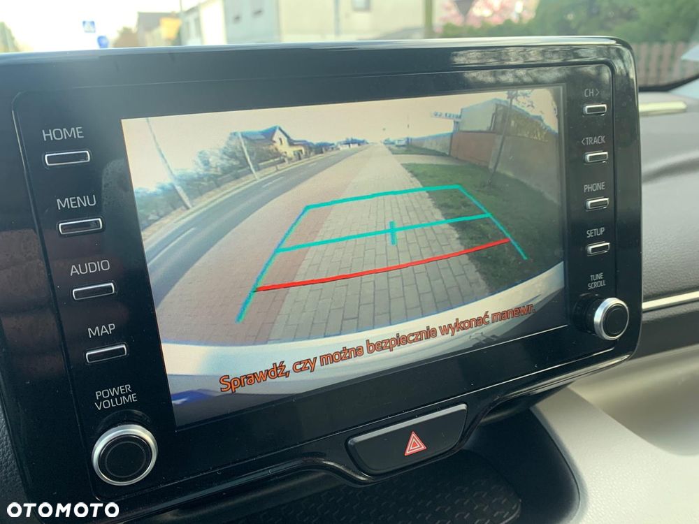 Toyota Yaris Hybrid 100 Selection Platinum - 35