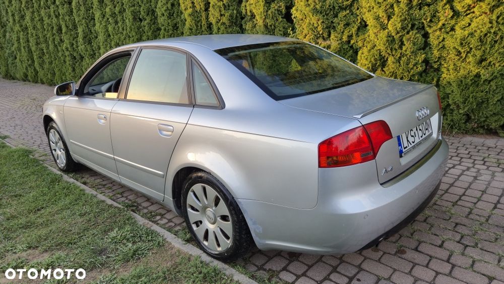 Audi A4 Limousine - 4