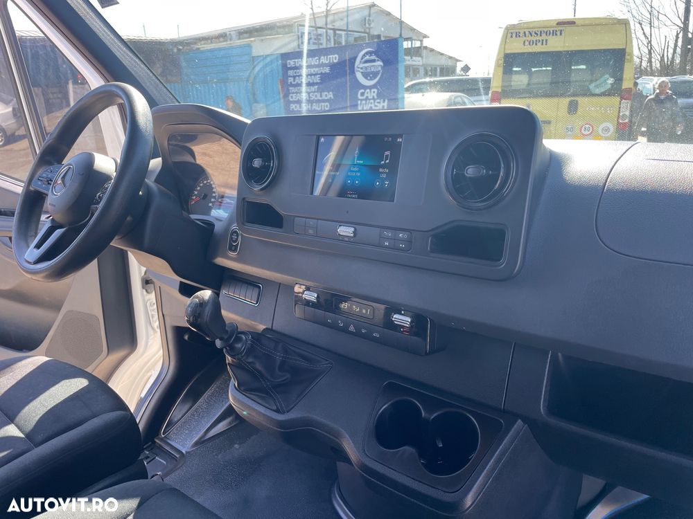 Mercedes-Benz Sprinter - 12