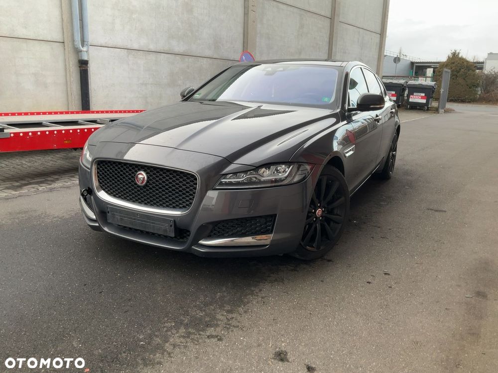 Jaguar XF 30d Prestige - 19