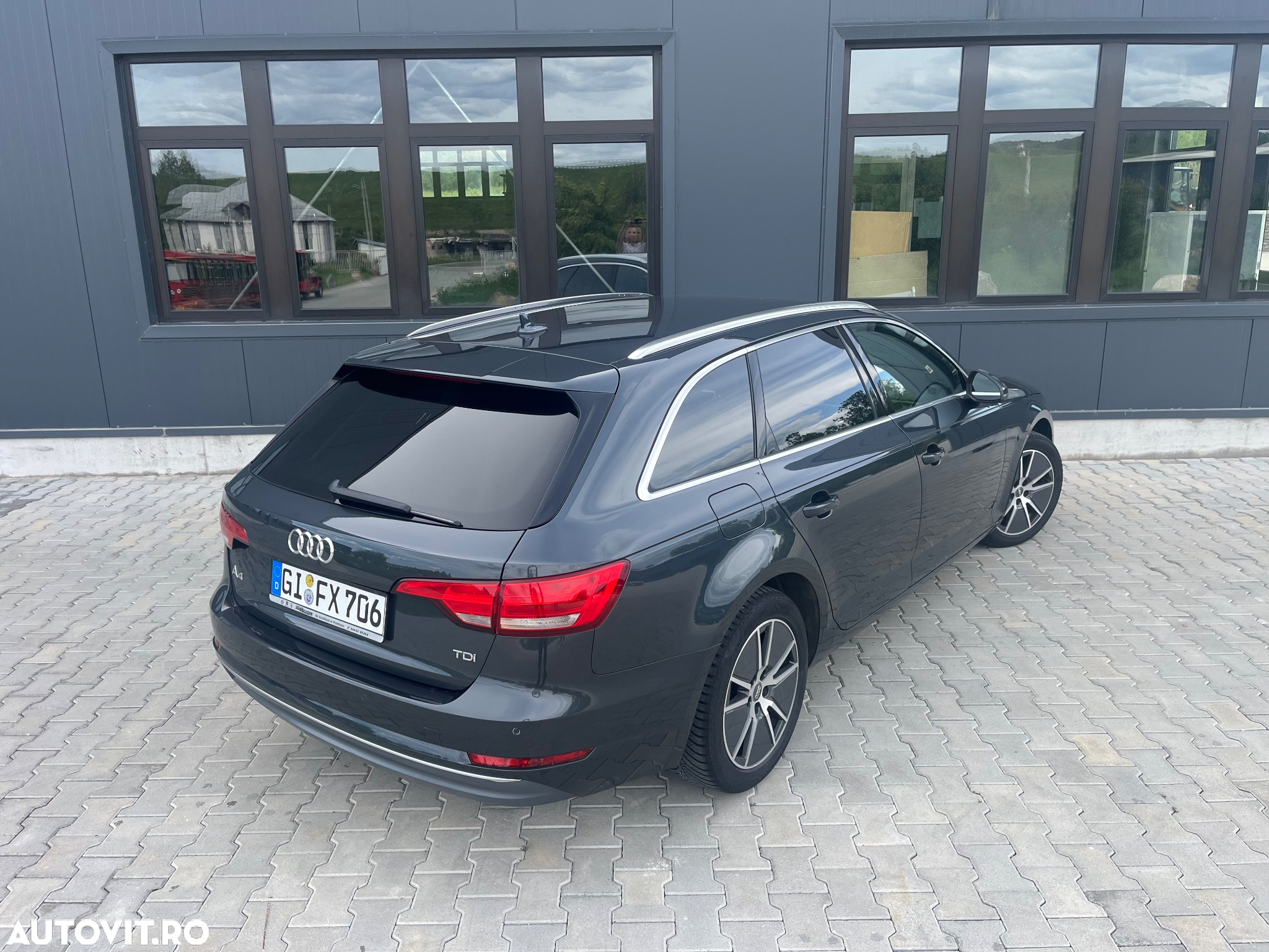 Audi A4 Avant 2.0 TDI Design - 4