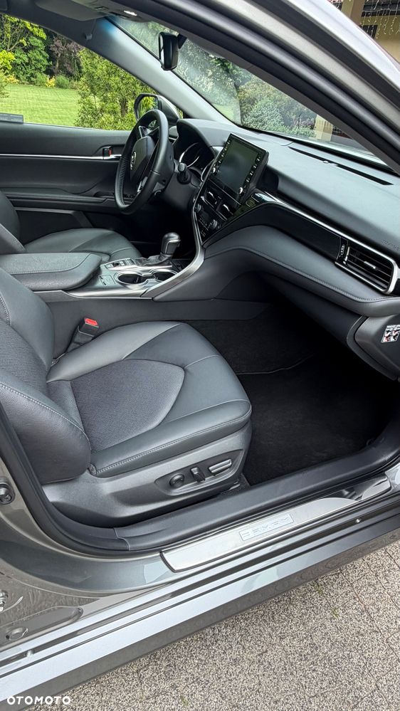 Toyota Camry 2.5 Hybrid Executive CVT - 11