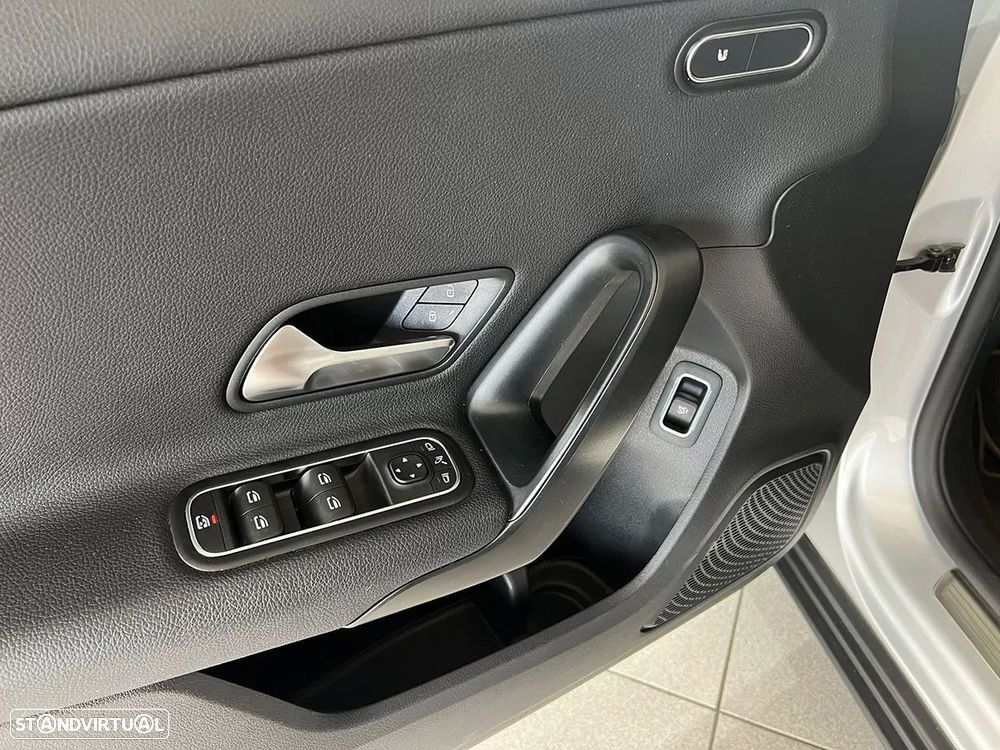 Mercedes-Benz A 180 Limousine d Business Solutions - 18