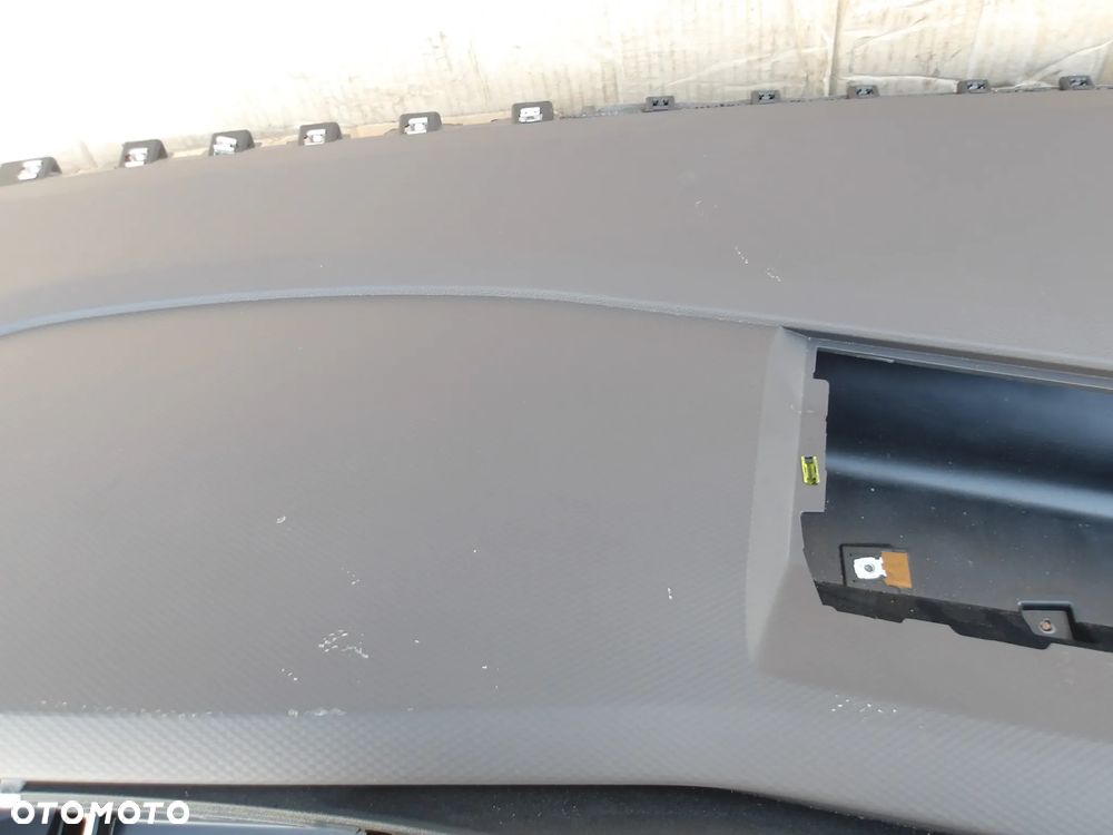 DESKA KONSOLA VW T7 7T1857003M - 5