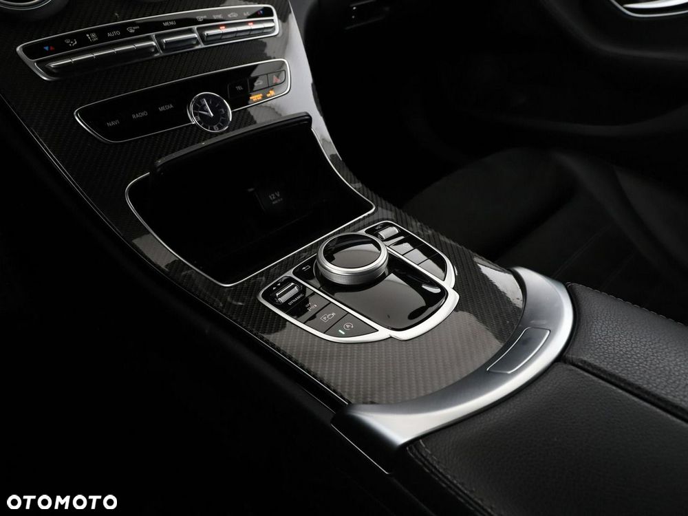 Mercedes-Benz Klasa C 300 9G-TRONIC AMG Line - 31