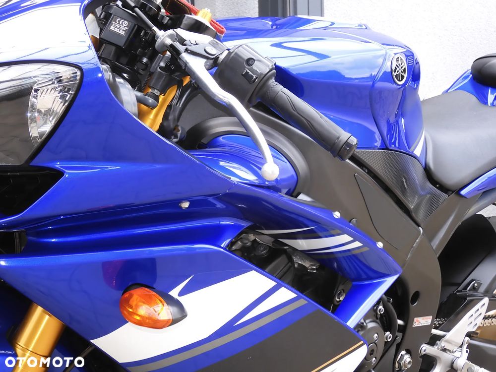 Yamaha R1 - 23