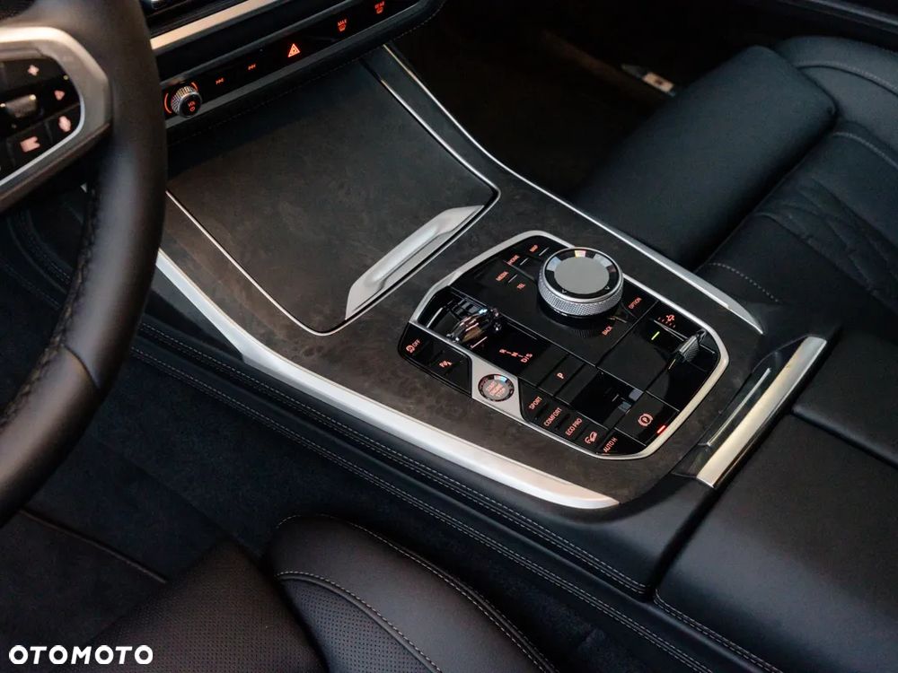 BMW X7 - 12