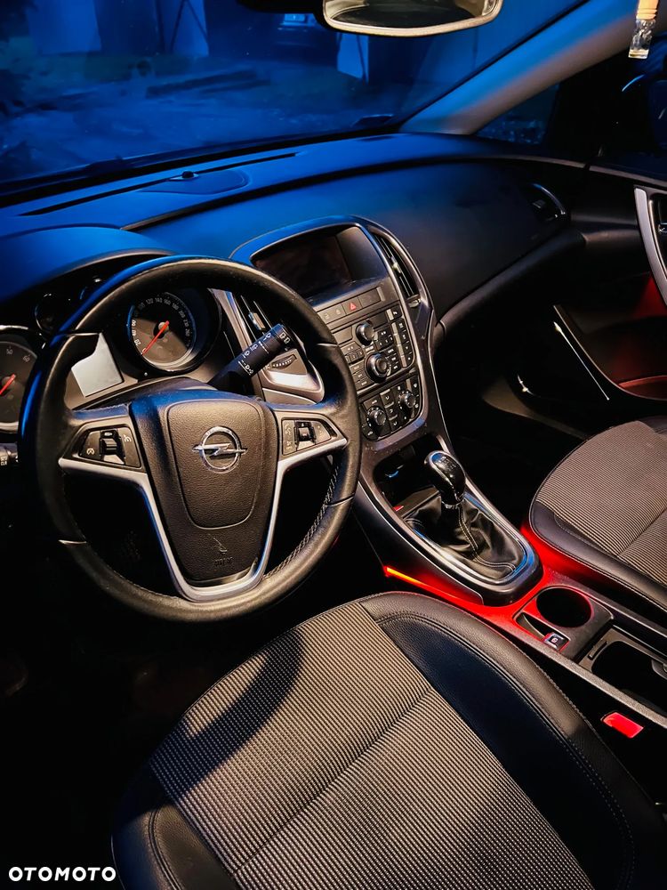 Opel Astra IV 1.4 T Cosmo - 9