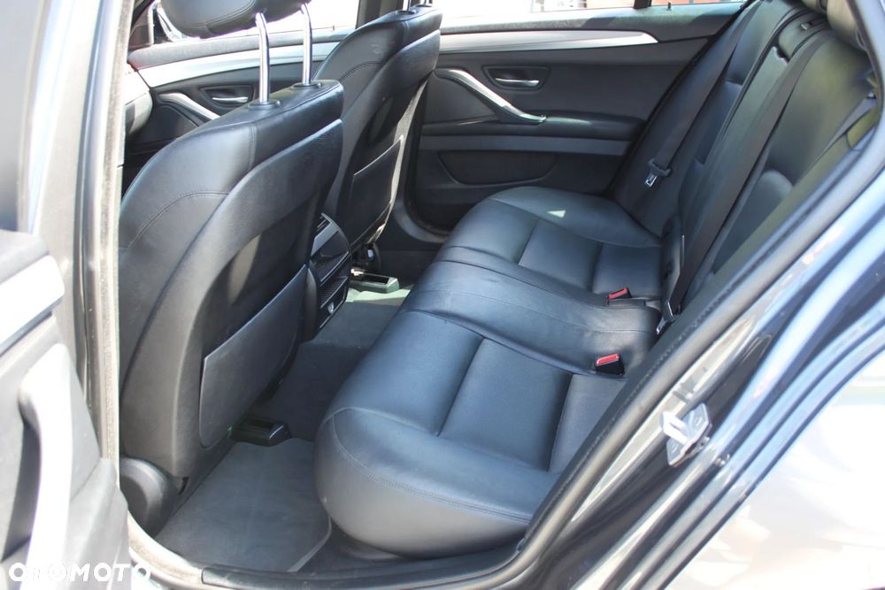 BMW Seria 5 525d xDrive Sport-Aut - 22