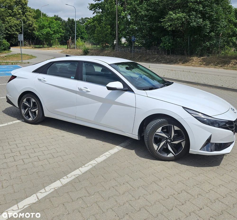 Hyundai Elantra 1.6 Executive CVT - 3