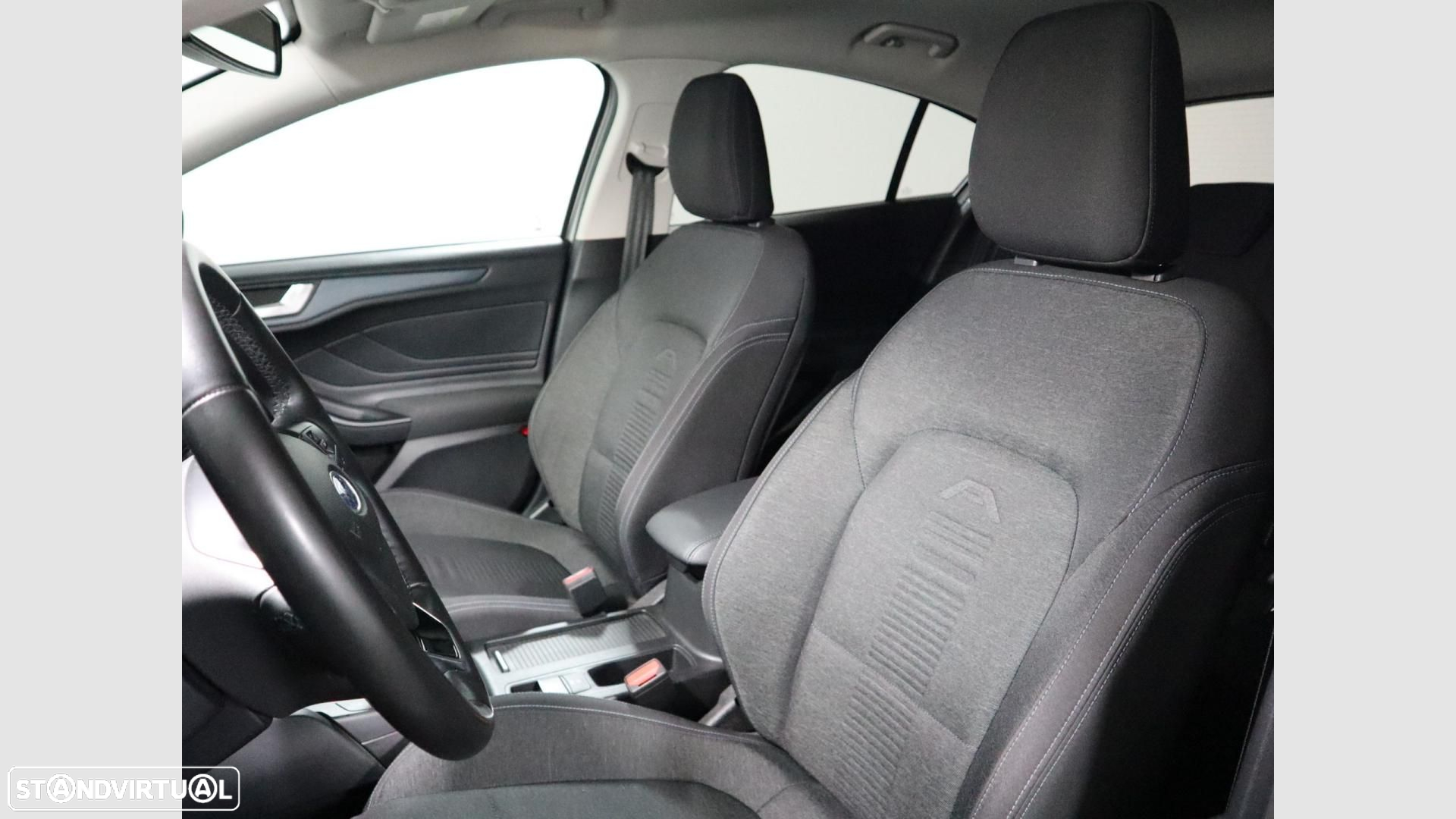 Ford Focus 1.0 EcoBoost Active X - 4